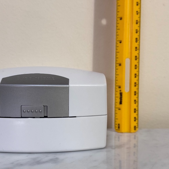 Brookstone Duel Wattage Converter Kit Plug In Adapter Kit International Travel - Picture 11 of 11